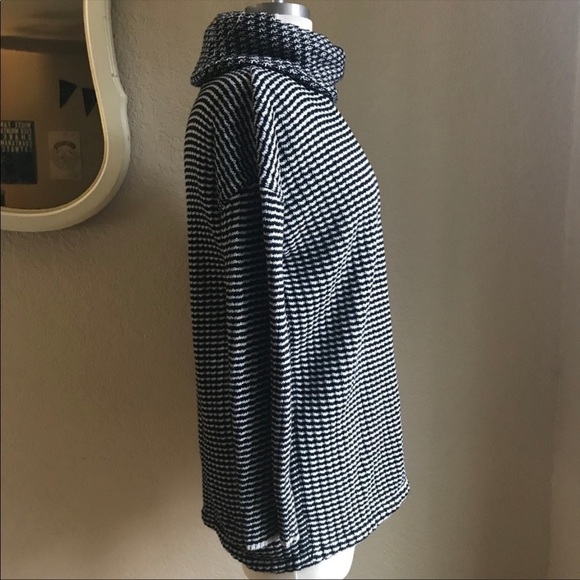 Cabi Style 3167 Fergie Cowl Neck Sweater Size Small - Picture 2 of 2